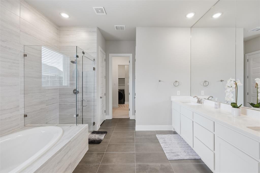 5805 Heatherwood Loop Sachse, TX 75048 - Photo 22 of 39 a bathroom with a bathtub shower and sink