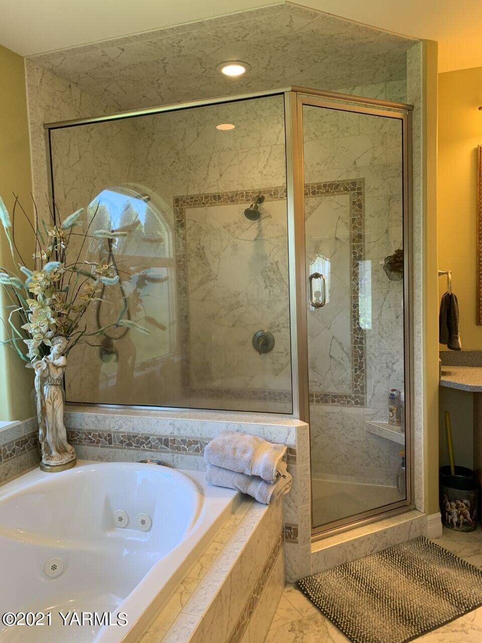 14841 Fisk Road Yakima, WA 98908 - Photo 13 of 59 a bathroom with a tub and a shower