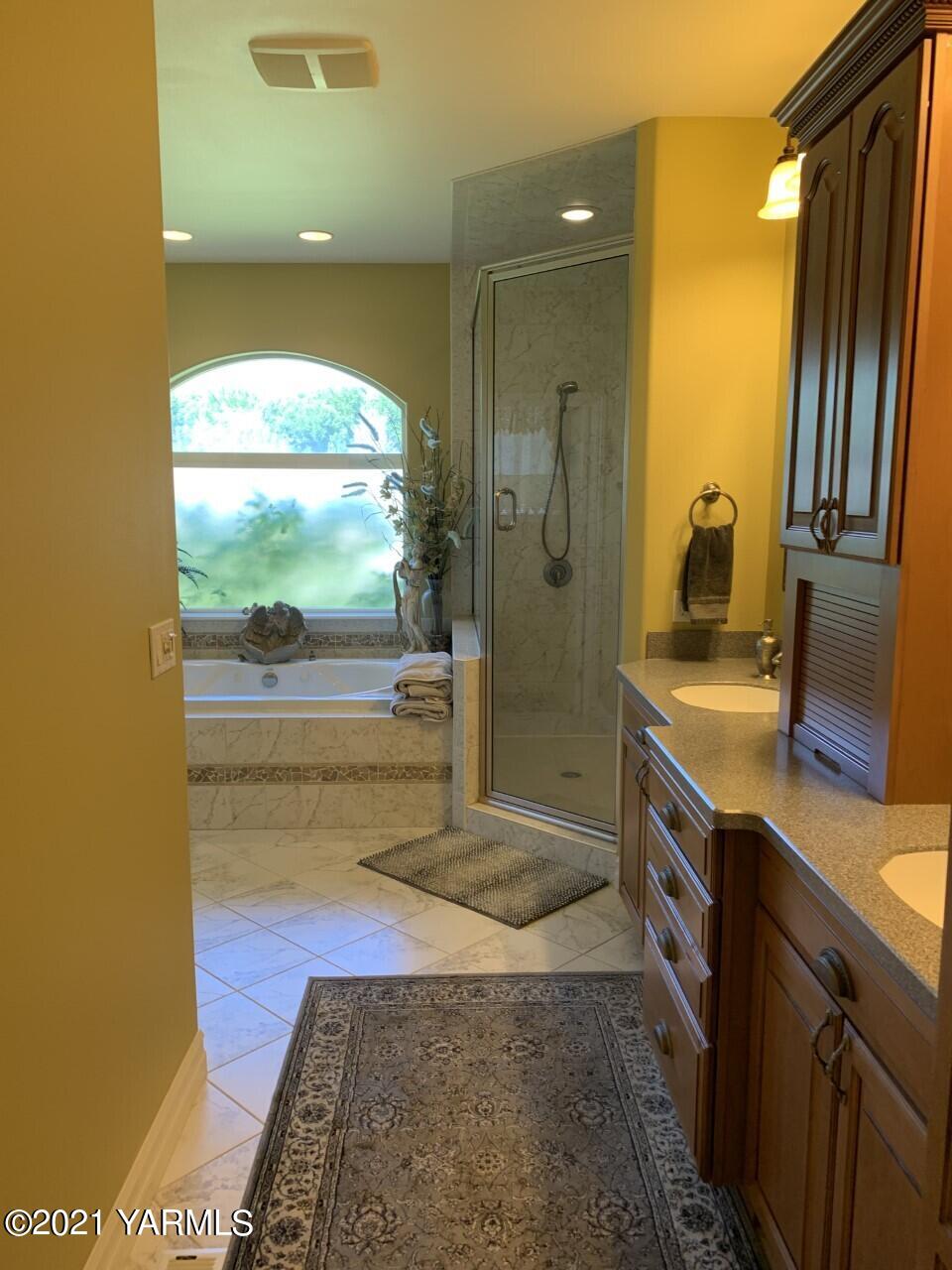 14841 Fisk Road Yakima, WA 98908 - Photo 15 of 59 a bathroom with a granite countertop sink and a mirror