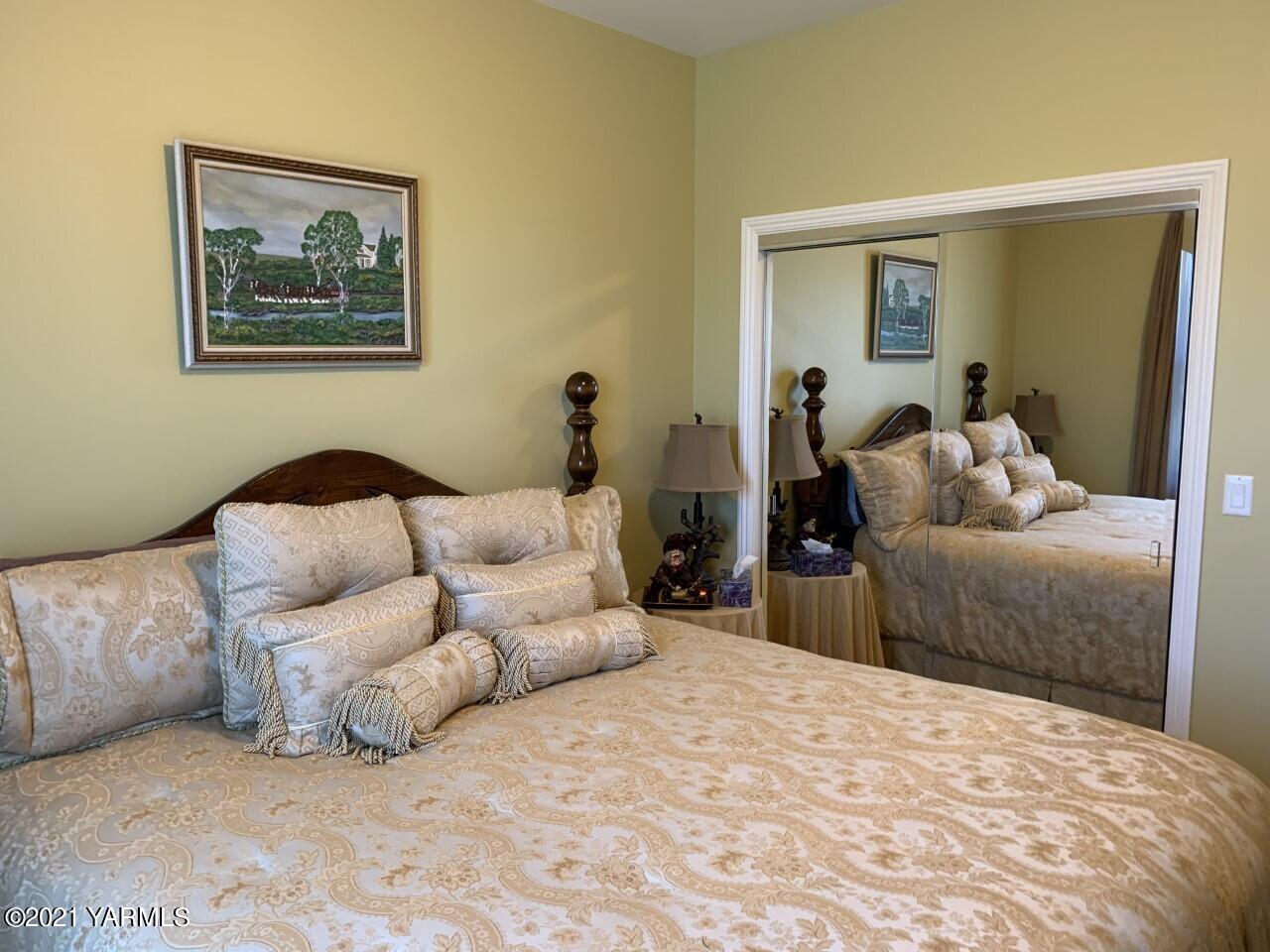 14841 Fisk Road Yakima, WA 98908 - Photo 26 of 59 a bedroom with a bed and a mirror