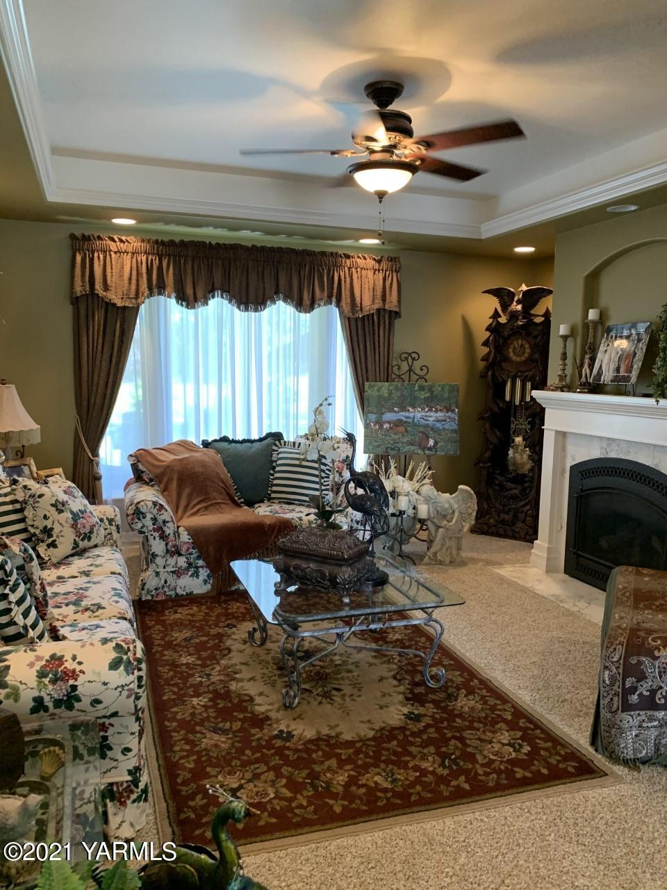 14841 Fisk Road Yakima, WA 98908 - Photo 33 of 59 a living room with furniture fireplace and a window