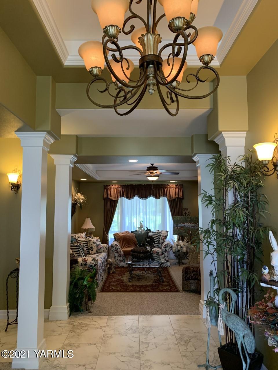 14841 Fisk Road Yakima, WA 98908 - Photo 36 of 59 a view of entryway with a room