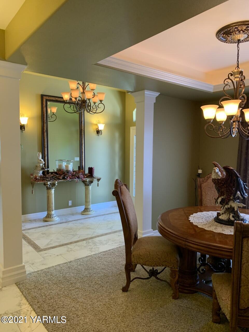 14841 Fisk Road Yakima, WA 98908 - Photo 39 of 59 a view of a hallway with furniture and a mirror