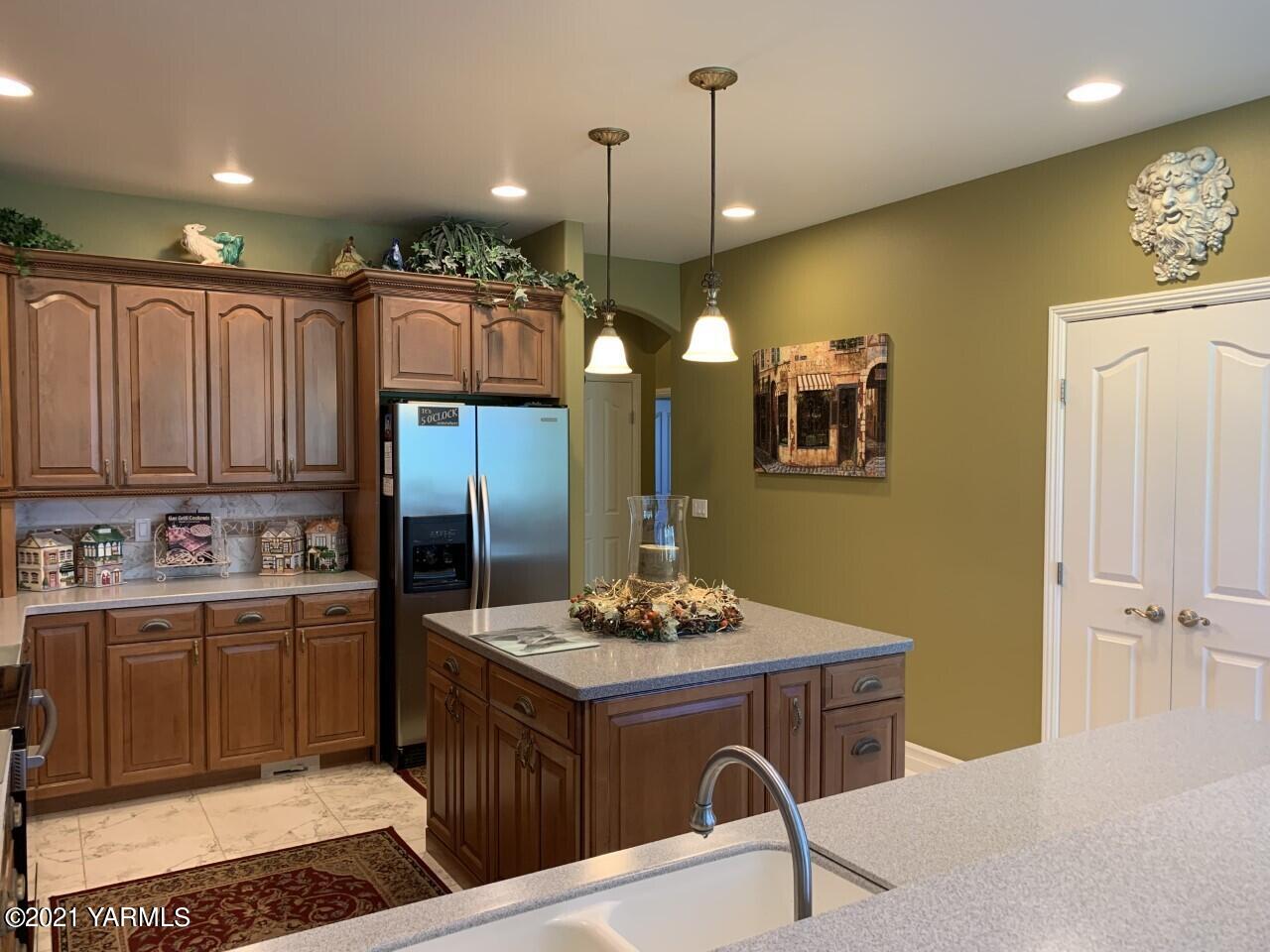 14841 Fisk Road Yakima, WA 98908 - Photo 43 of 59 a kitchen with cabinets and chairs