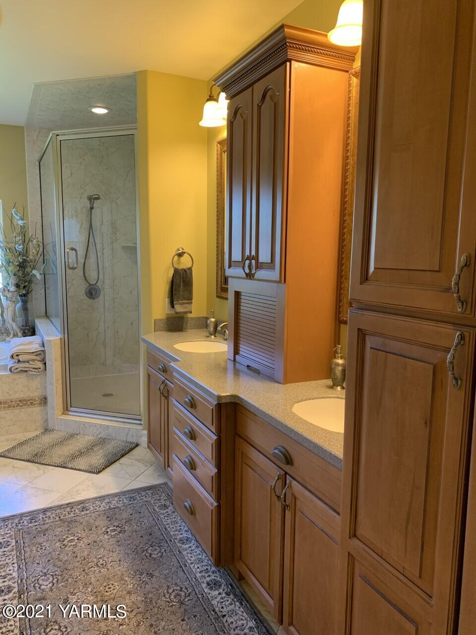 14841 Fisk Road Yakima, WA 98908 - Photo 47 of 59 a spacious bathroom with a mirror a shower and a sink