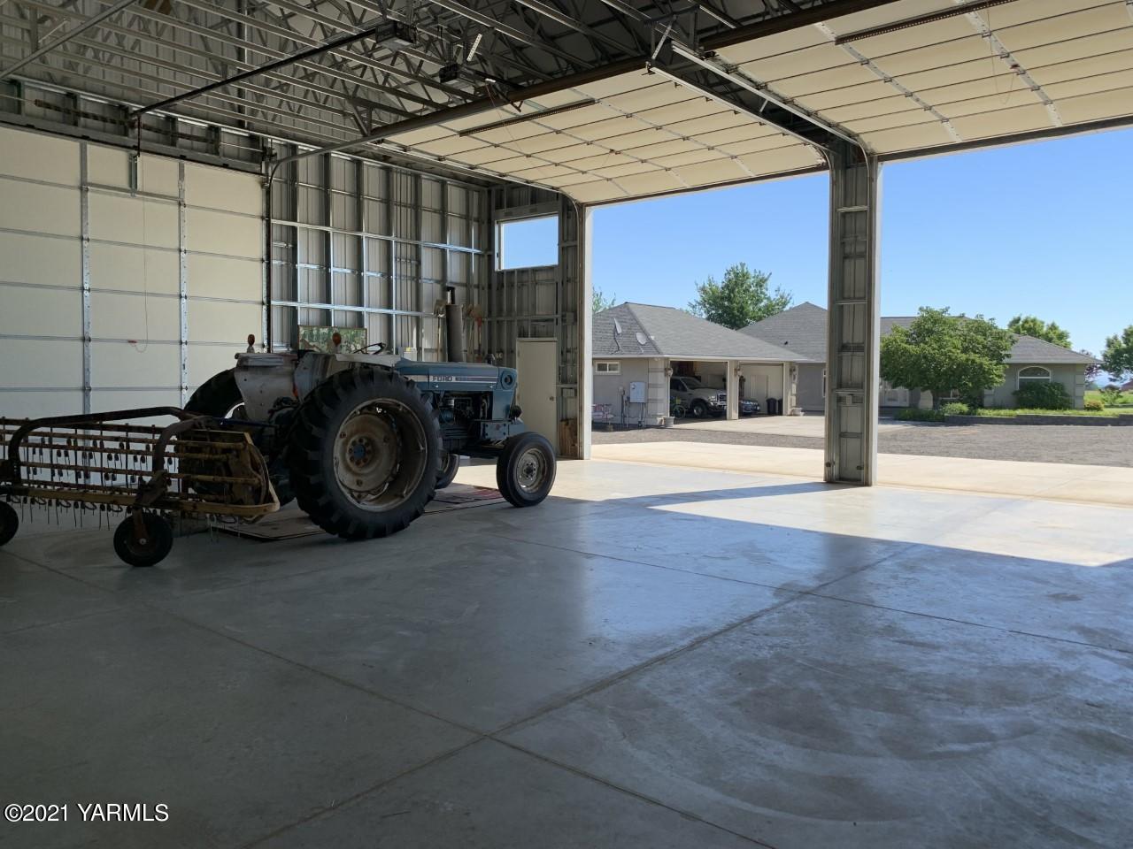 14841 Fisk Road Yakima, WA 98908 - Photo 52 of 59 a view of a car garage