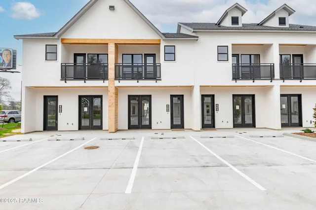 $299,000 | 1510 Kaliste Saloom Road, Unit 405, Lafayette, LA 70508