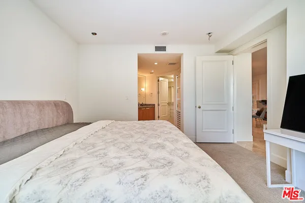 $888,888 | 5072 Scholarship, Unit 505D, Irvine, CA 92612