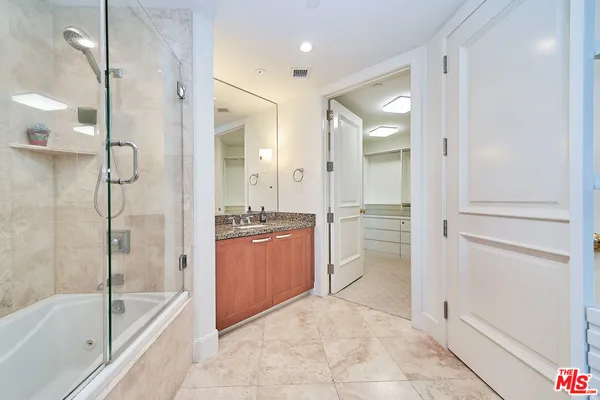 $888,888 | 5072 Scholarship, Unit 505D, Irvine, CA 92612