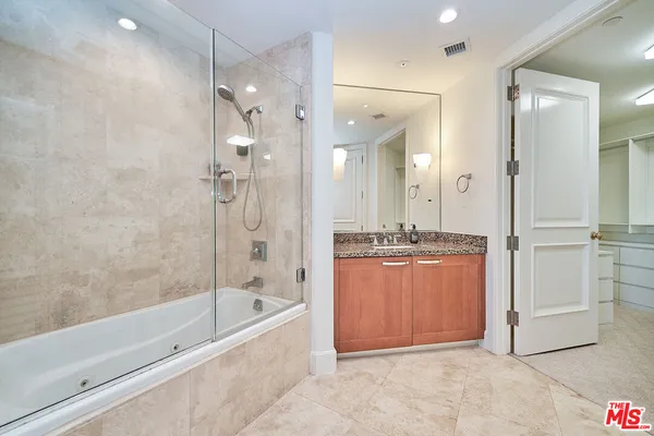 $888,888 | 5072 Scholarship, Unit 505D, Irvine, CA 92612