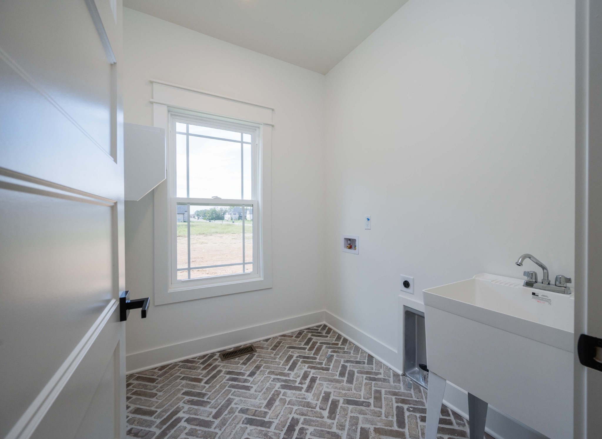 4 Holly Grove Road Lascassas, TN 37085 - Photo 20 of 37 a room that has a window in it