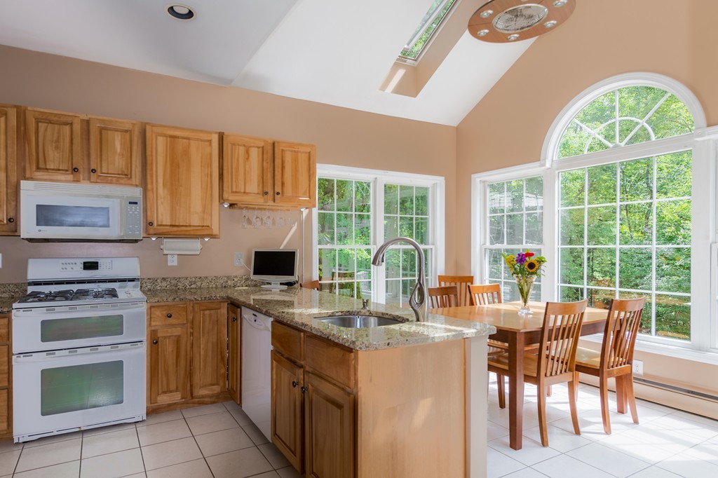 6 Pinewood Road Amesbury, MA 01913 - Photo 3 of 30 Gallery Image 3