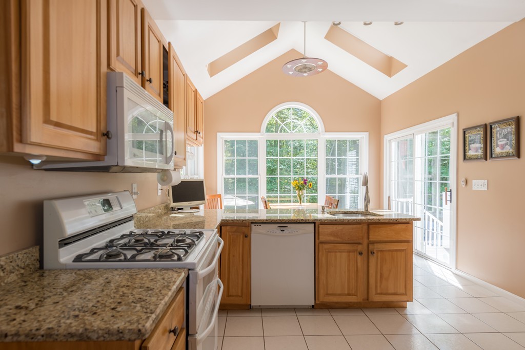 6 Pinewood Road Amesbury, MA 01913 - Photo 4 of 30 Gallery Image 4