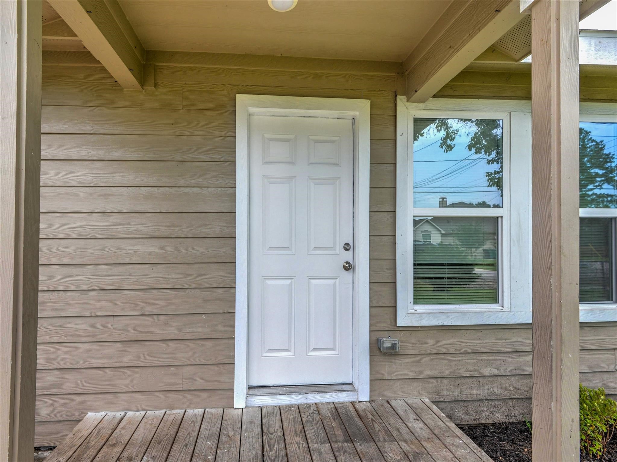 7815 Jester Street Houston, TX 77051 - Photo 4 of 22 a view of front door