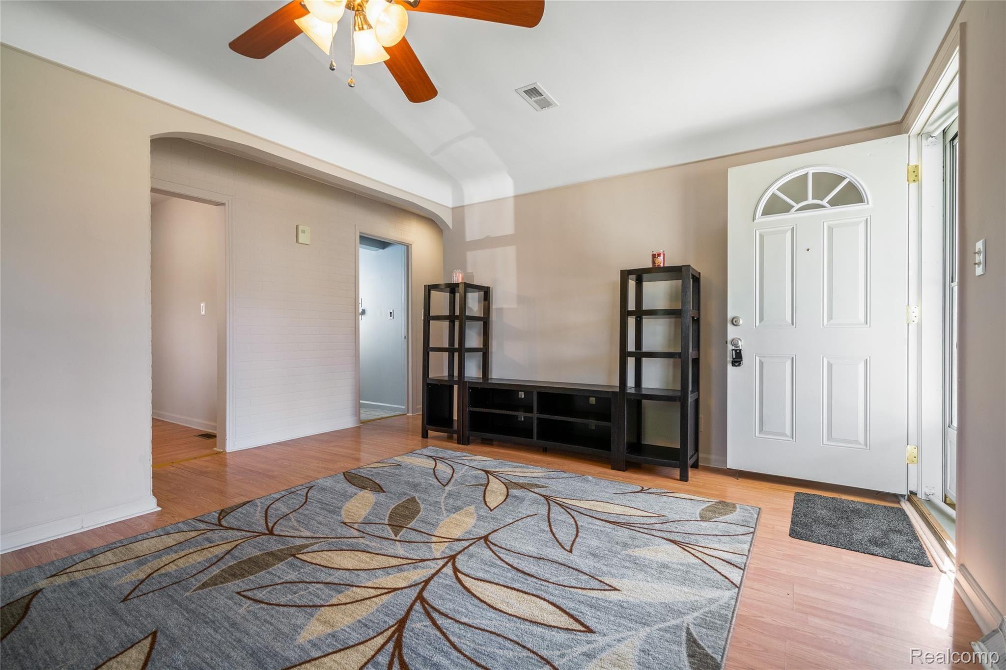 2081 Lindell Road Sterling Heights, MI 48310 - Photo 4 of 28 lindell-4.jpg