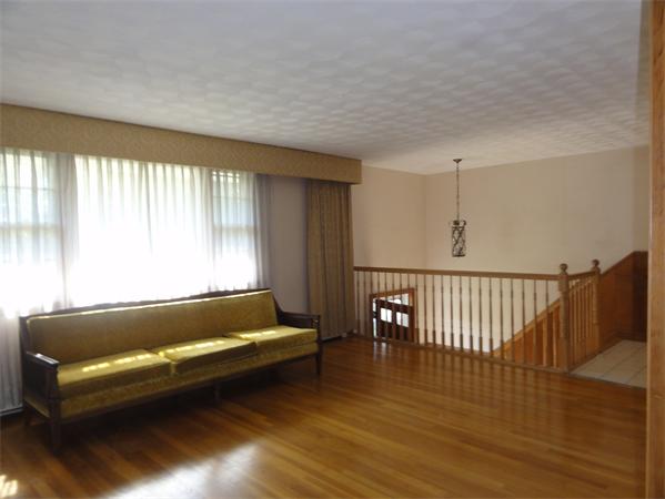 69 Newcastle Road Peabody, MA 01960 - Photo 2 of 8 Gallery Image 2