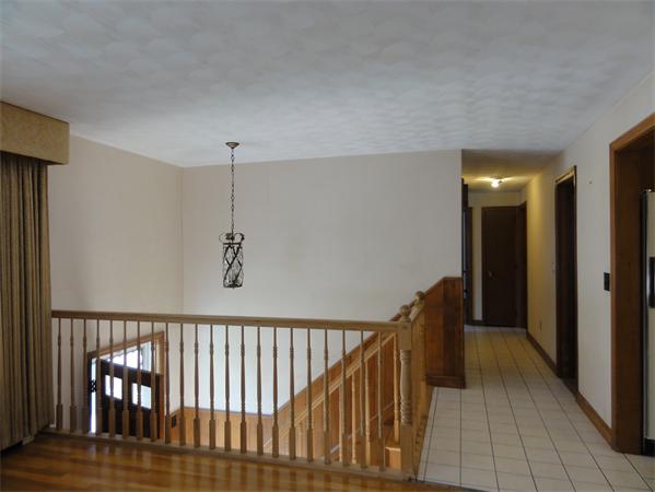 69 Newcastle Road Peabody, MA 01960 - Photo 3 of 8 Gallery Image 3