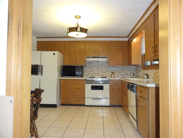69 Newcastle Road Peabody, MA 01960 - Photo 5 of 8 Gallery Image 5