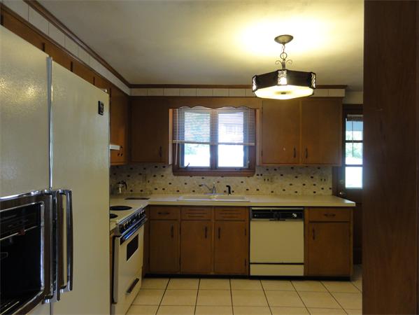 69 Newcastle Road Peabody, MA 01960 - Photo 6 of 8 Gallery Image 6
