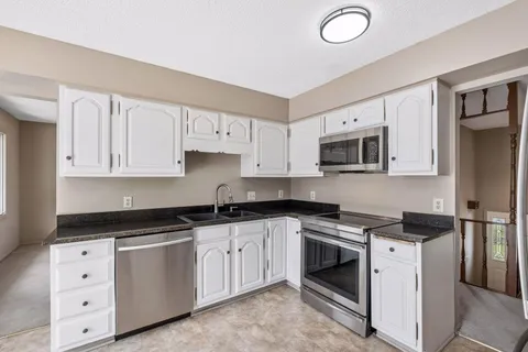 $490,000 | 1790 Crestridge Lane, Eagan, MN 55122