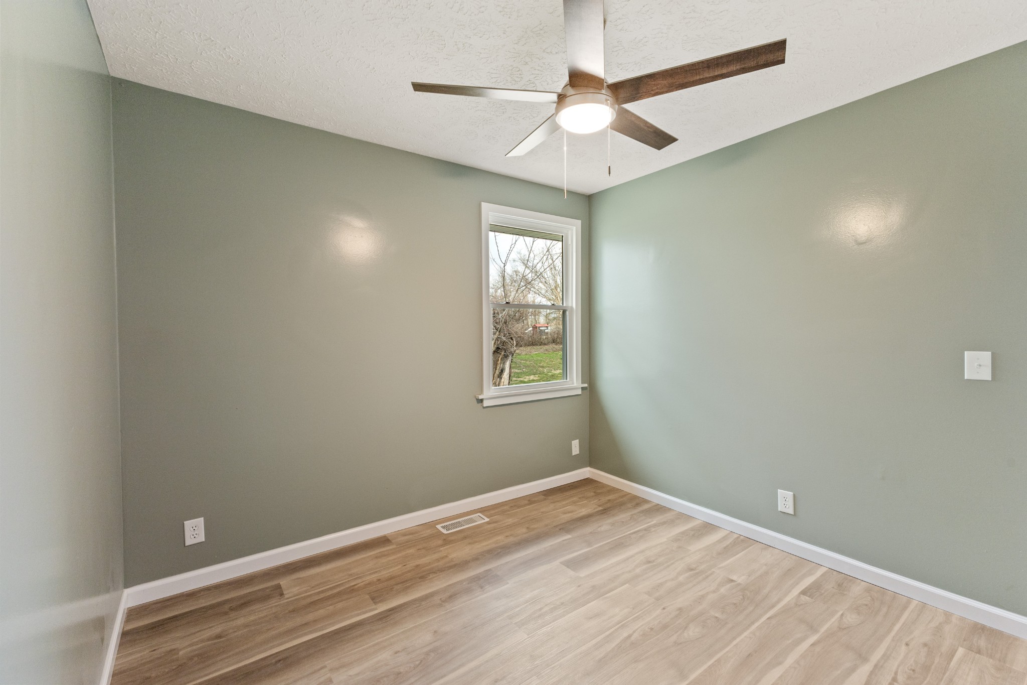 7109 King Road Fairview, TN 37062 - Photo 19 of 26 an empty room with a window and ceiling fan