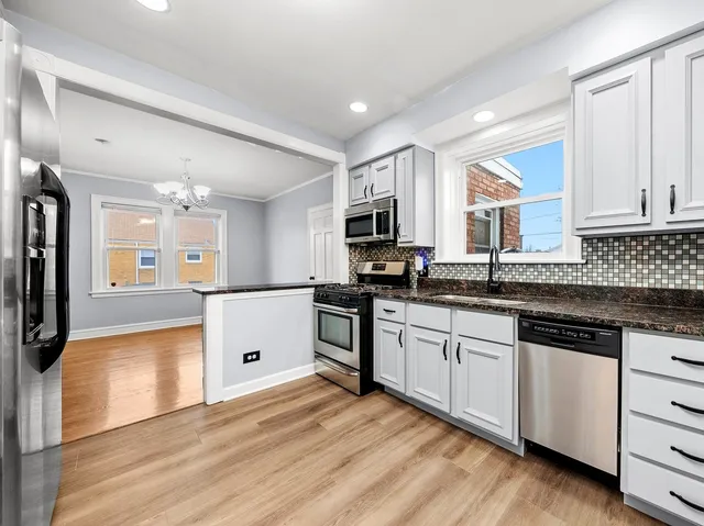 $429,000 | 2959 North Neenah Avenue, Chicago, IL 60634