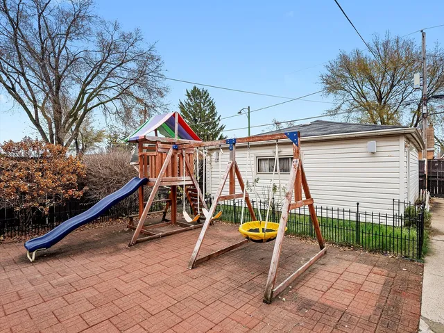 $429,000 | 2959 North Neenah Avenue, Chicago, IL 60634