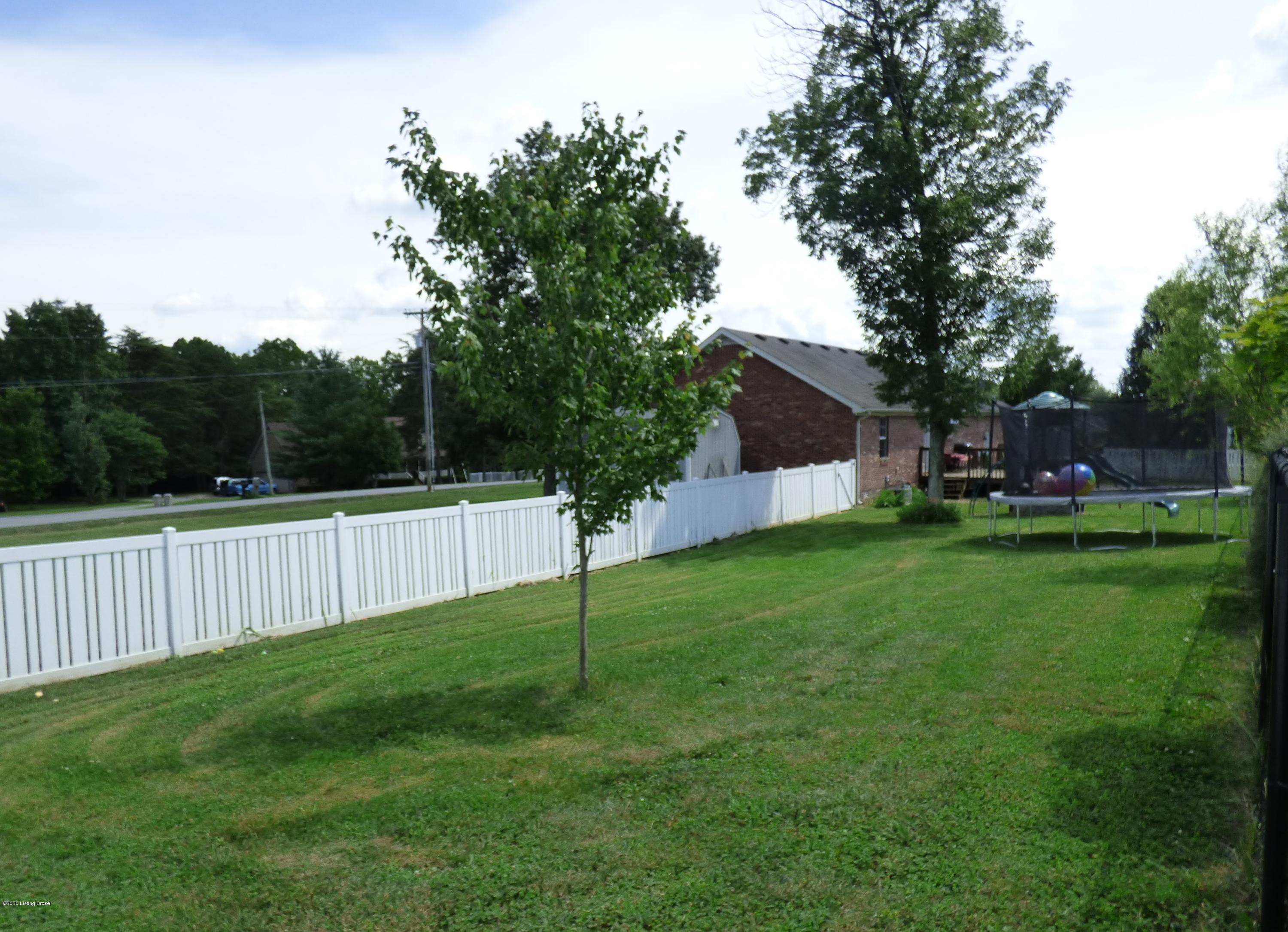 795 Greenbriar Road Mount Washington, KY 40047 - Photo 31 of 35 P1040940