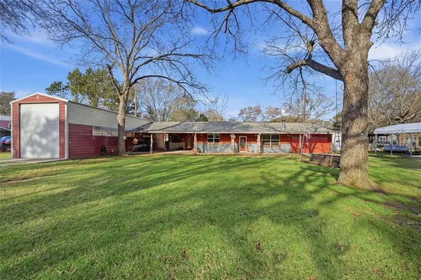$349,900 | 115 Friar Tuck Drive, Gordonville, TX 76245