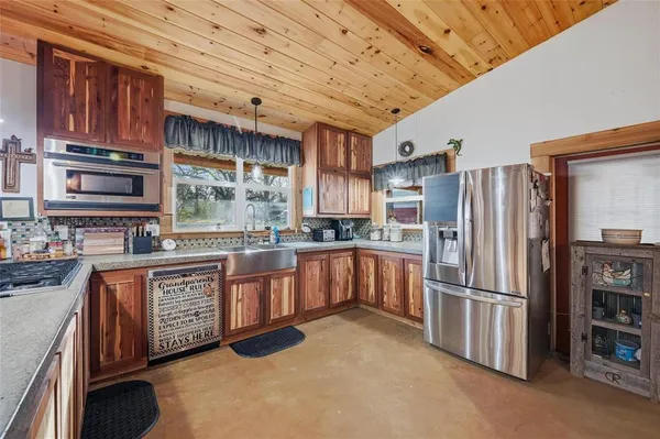 $349,900 | 115 Friar Tuck Drive, Gordonville, TX 76245