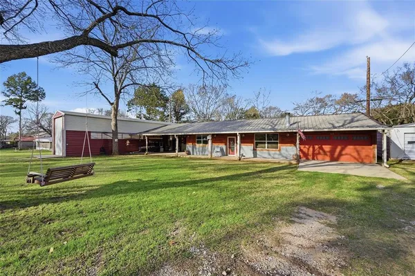 $349,900 | 115 Friar Tuck Drive, Gordonville, TX 76245