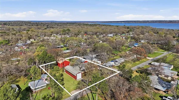 $349,900 | 115 Friar Tuck Drive, Gordonville, TX 76245