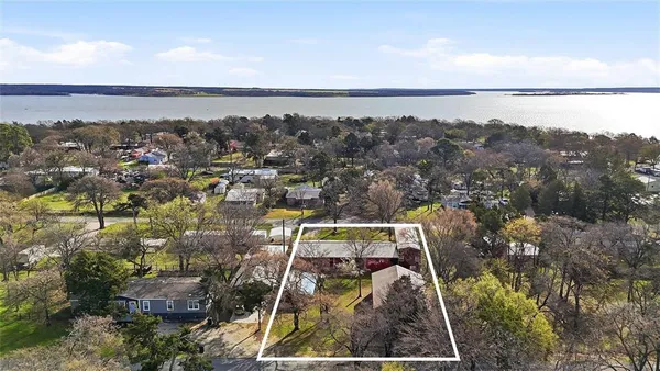 $349,900 | 115 Friar Tuck Drive, Gordonville, TX 76245