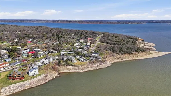 $349,900 | 115 Friar Tuck Drive, Gordonville, TX 76245