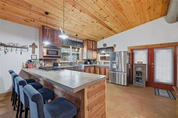 $349,900 | 115 Friar Tuck Drive, Gordonville, TX 76245