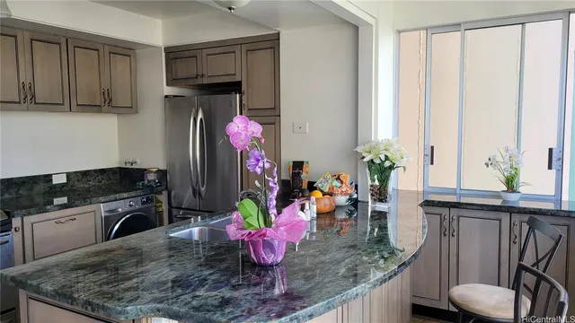 $3,300 | 431 Nāhua Street, Unit 1005, Honolulu, HI 96815
