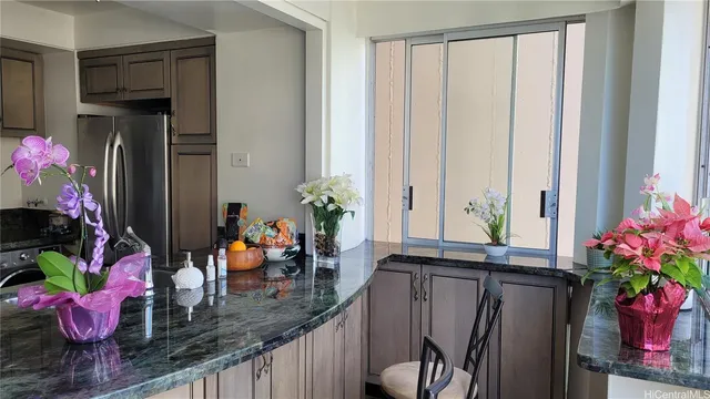 $3,300 | 431 Nāhua Street, Unit 1005, Honolulu, HI 96815