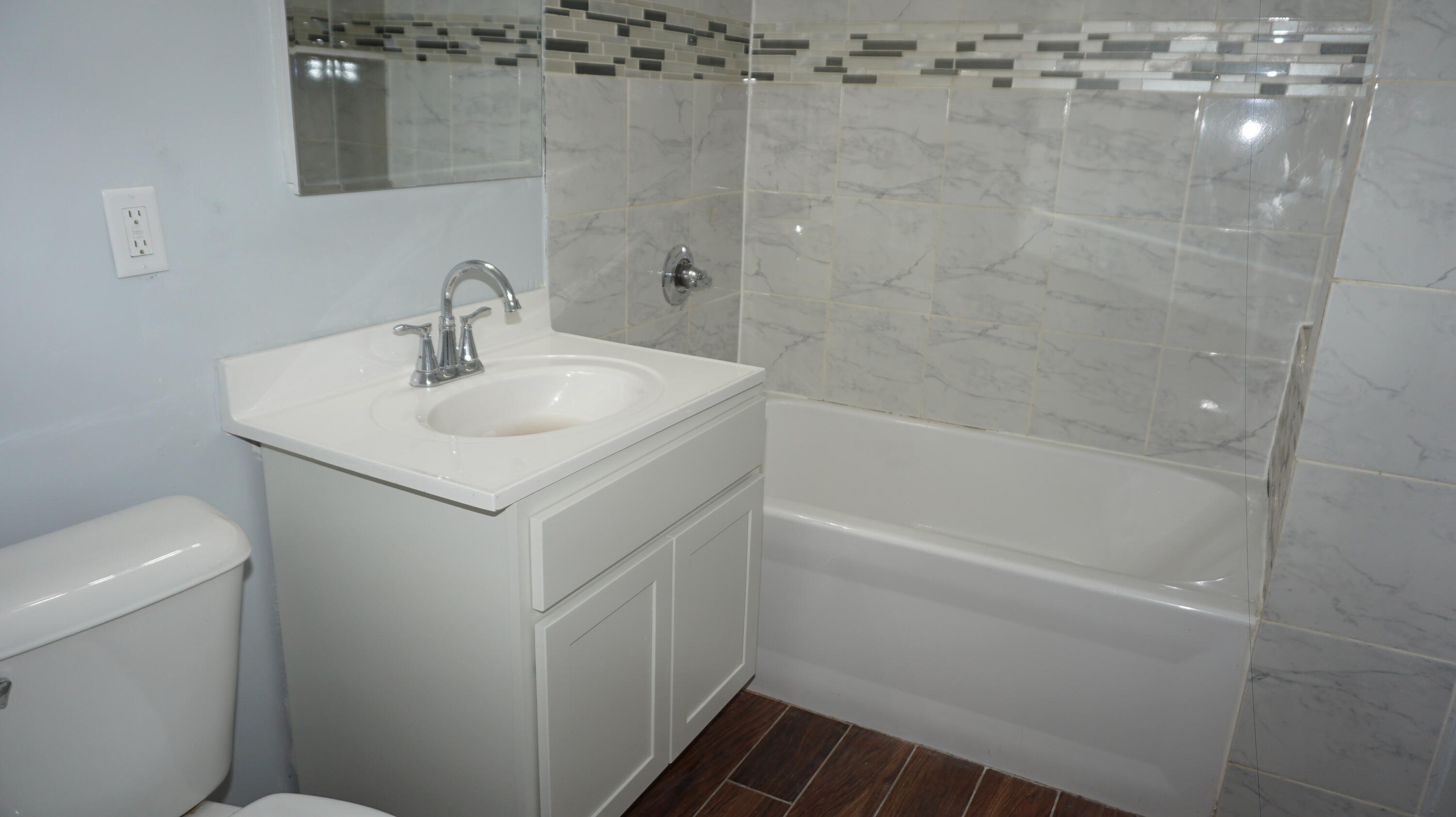 2113 16th Street Racine, WI 53403 - Photo 14 of 27 Upper Level Full Bathroom