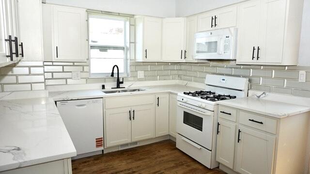2113 16th Street Racine, WI 53403 - Photo 3 of 27 White Quartz Countertops