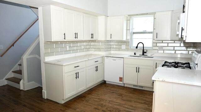 2113 16th Street Racine, WI 53403 - Photo 4 of 27 White Quarts Countertops