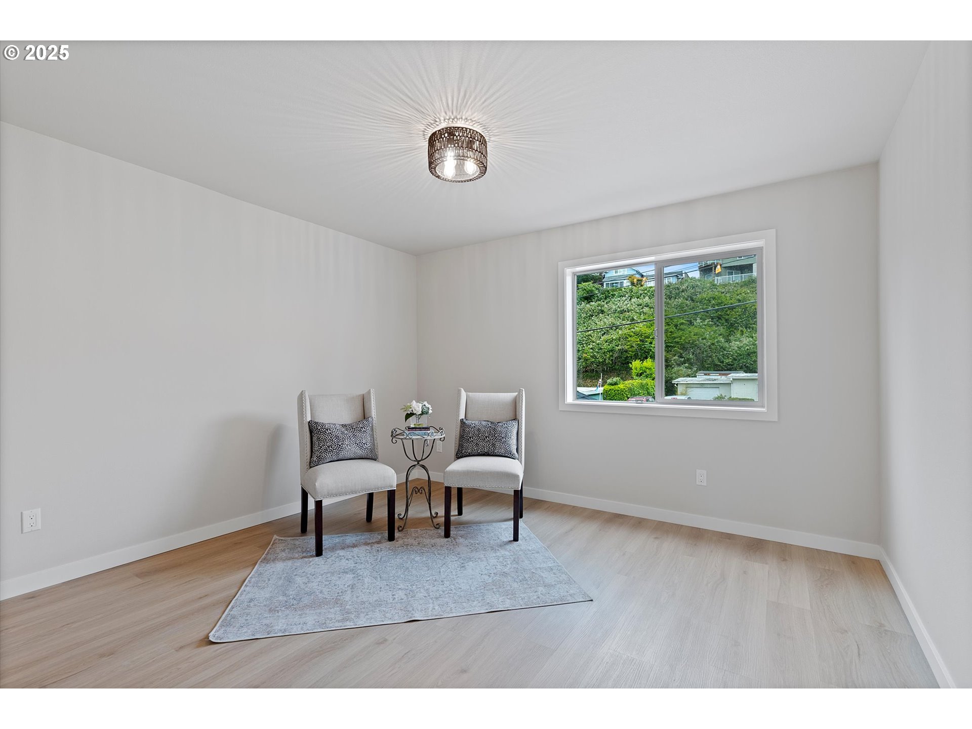 811 Southwest 13th Street Newport, OR 97365 - Photo 20 of 45 a living room with furniture and a window