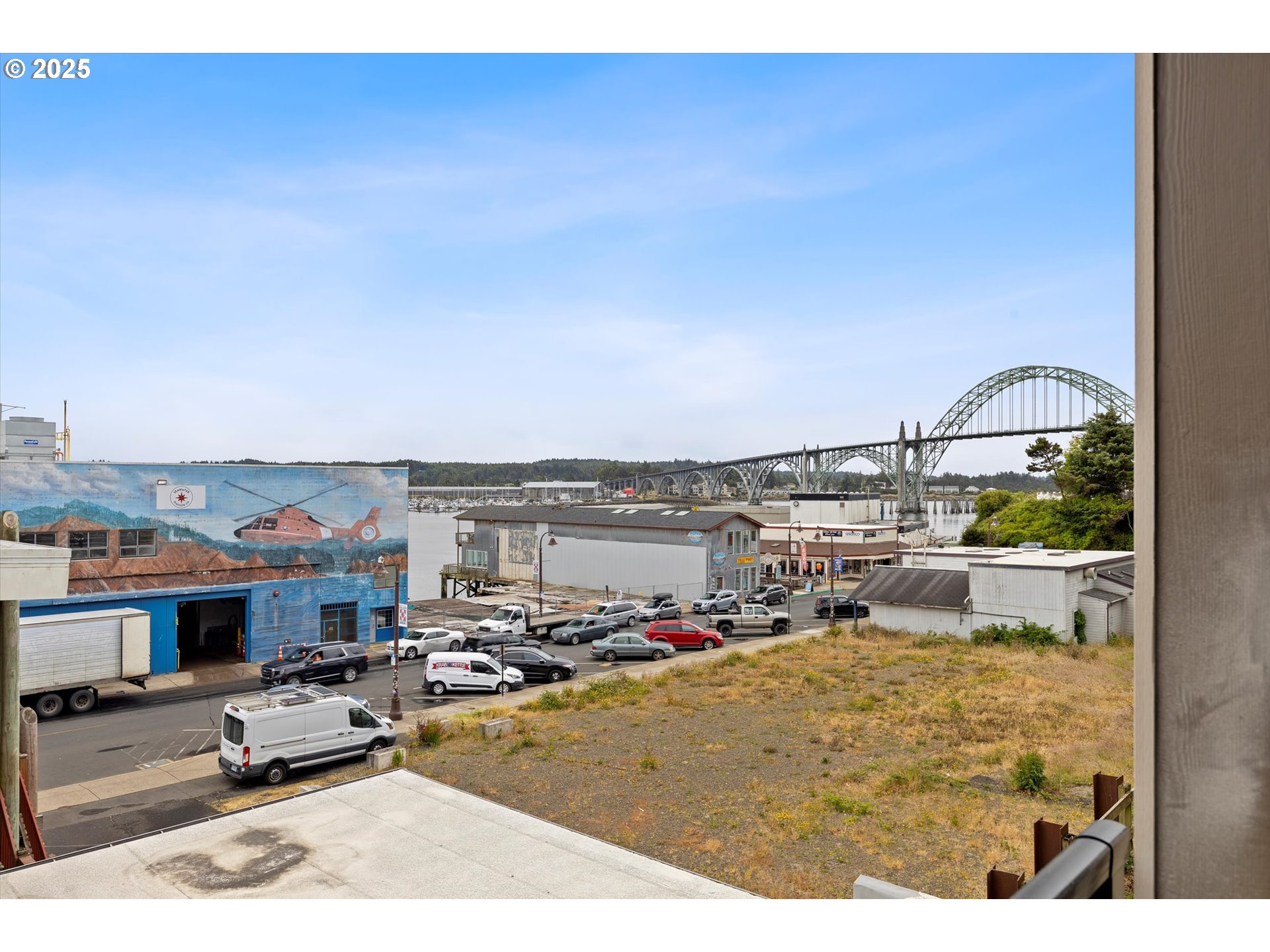 811 Southwest 13th Street Newport, OR 97365 - Photo 36 of 45 a view of a terrace with furniture
