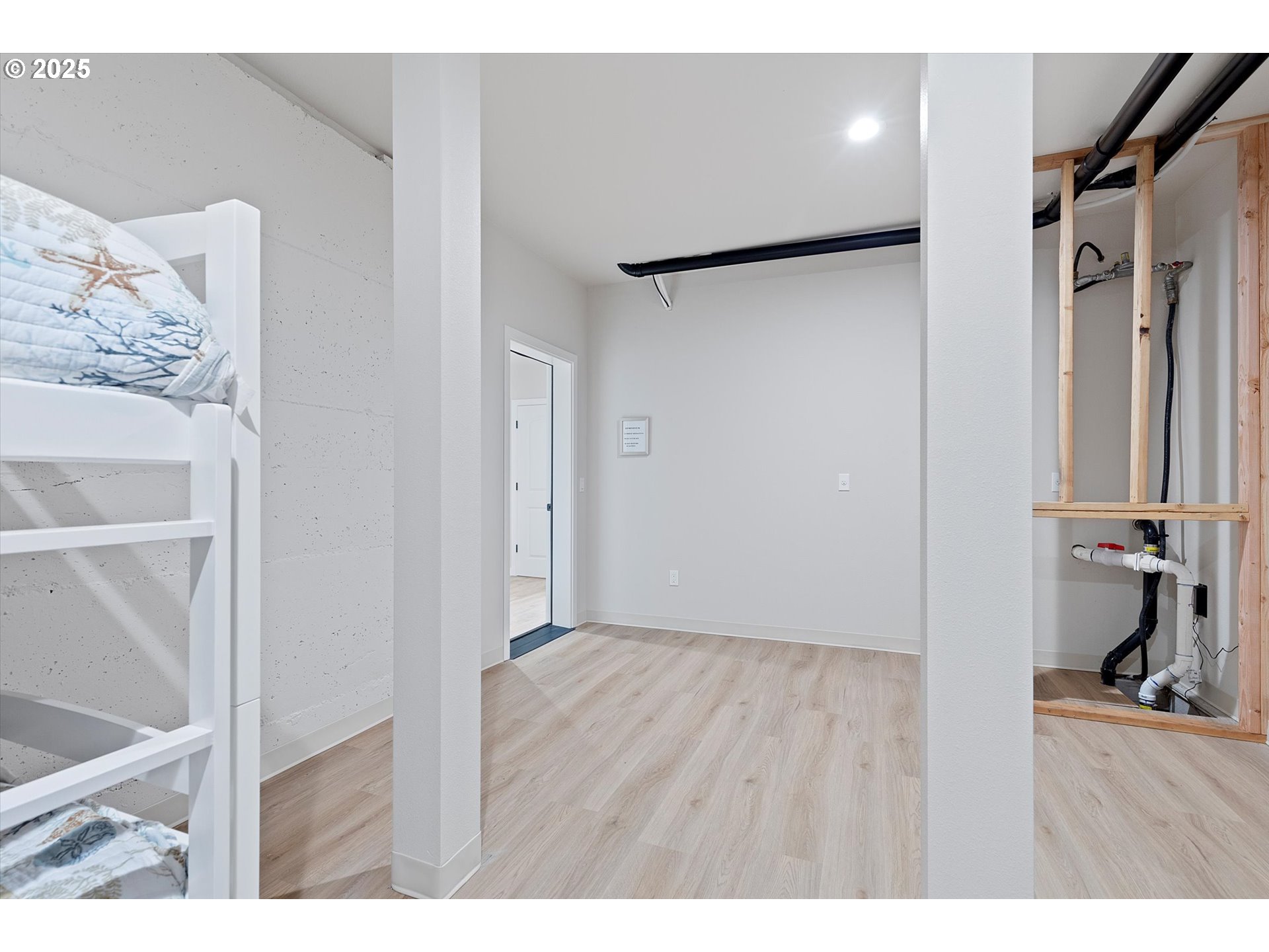 811 Southwest 13th Street Newport, OR 97365 - Photo 42 of 45 a view of an empty room