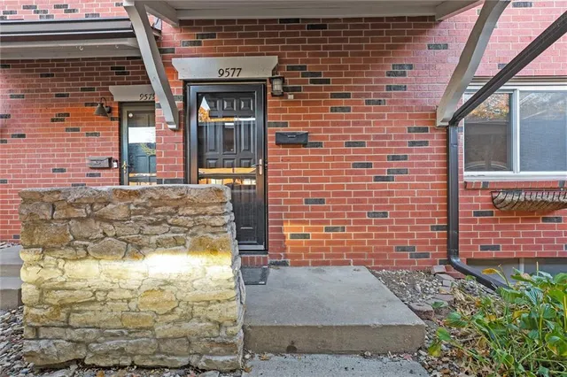 $235,000 | 9577 Outlook Drive, Overland Park, KS 66207