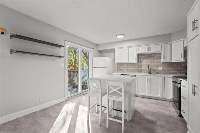 $235,000 | 9577 Outlook Drive, Overland Park, KS 66207