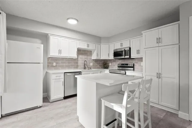 $235,000 | 9577 Outlook Drive, Overland Park, KS 66207