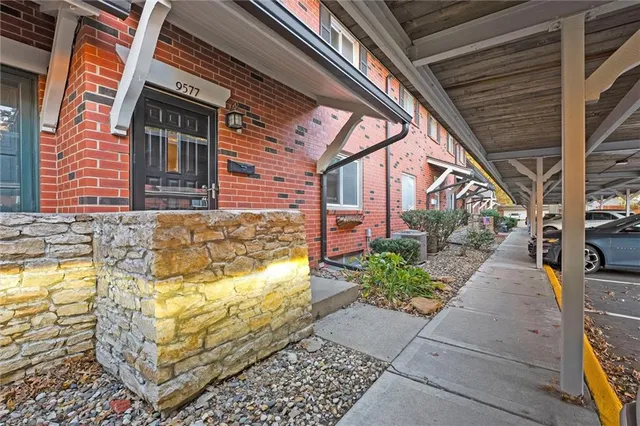 $235,000 | 9577 Outlook Drive, Overland Park, KS 66207