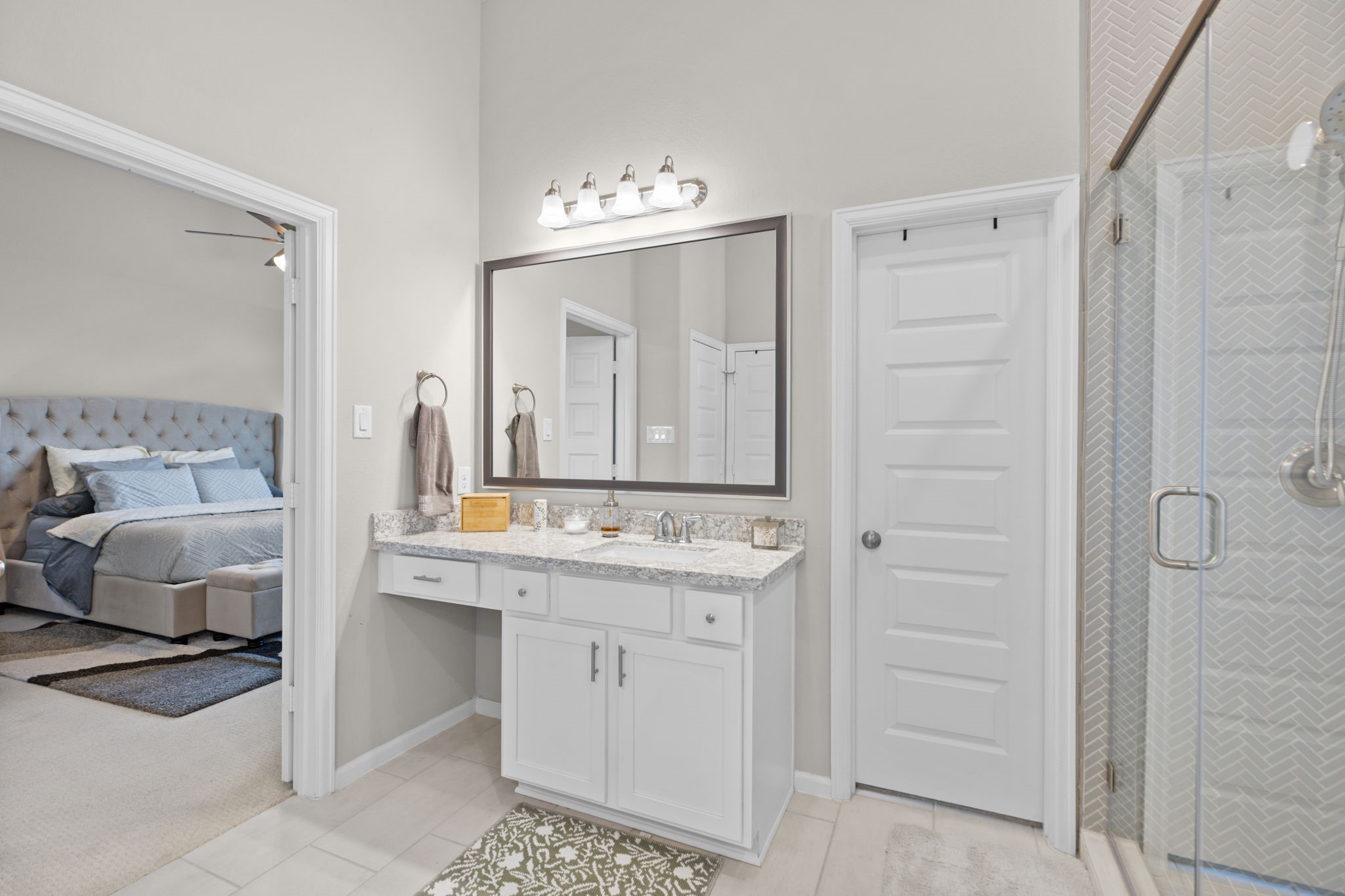 4004 Centre Meadow Way Houston, TX 77043 - Photo 25 of 33 upstairs bedroom with private bath