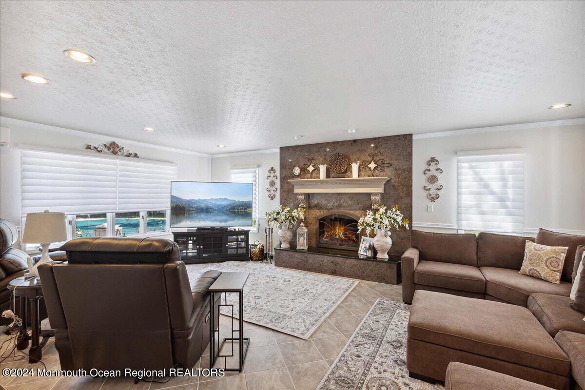 10 Chelsea Road Manalapan, NJ 07726 - Photo 8 of 40 08-10 Chelsea Rd, Manalapan, NJ-8
