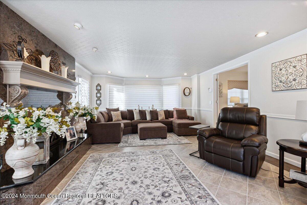10 Chelsea Road Manalapan, NJ 07726 - Photo 9 of 40 09-10 Chelsea Rd, Manalapan, NJ-9